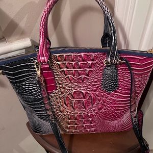 BEAUTIFUL OMBRE BAG NO WHERE ON THE BAG IS THERE A BRAHMIN TAG